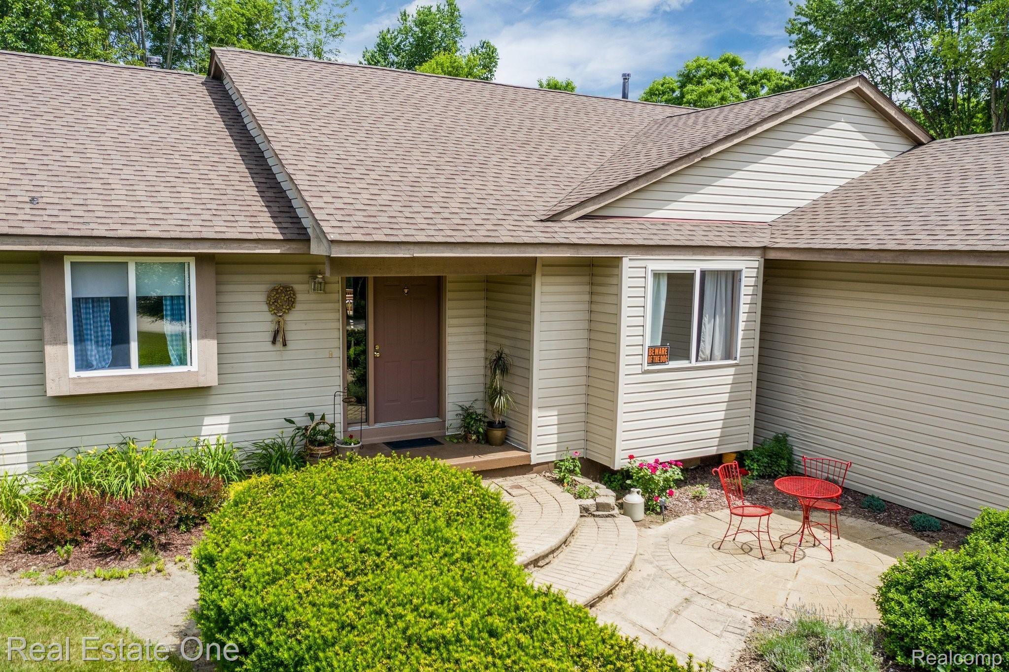 3908 Cullen Road Howell, MI 48855 - Photo 4 of 35 ...