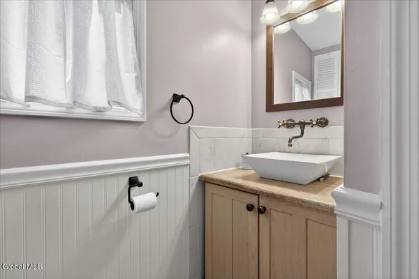 $325,000 | 2460 Troy-Schenectady Road, Niskayuna, NY 12309