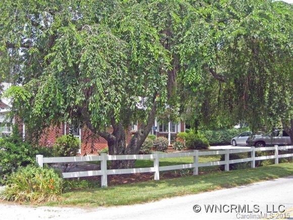 431 Pace Road Hendersonville, NC 28792 - Photo 2 of 24