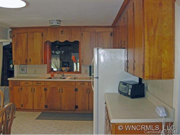 431 Pace Road Hendersonville, NC 28792 - Photo 7 of 24