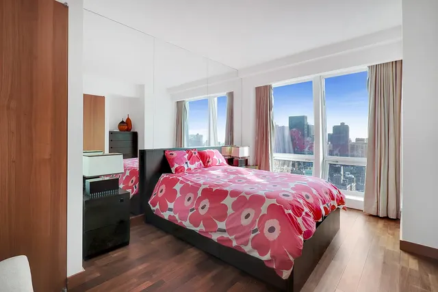 $2,215,000 | 400 5th Avenue, Unit 37C | Midtown South