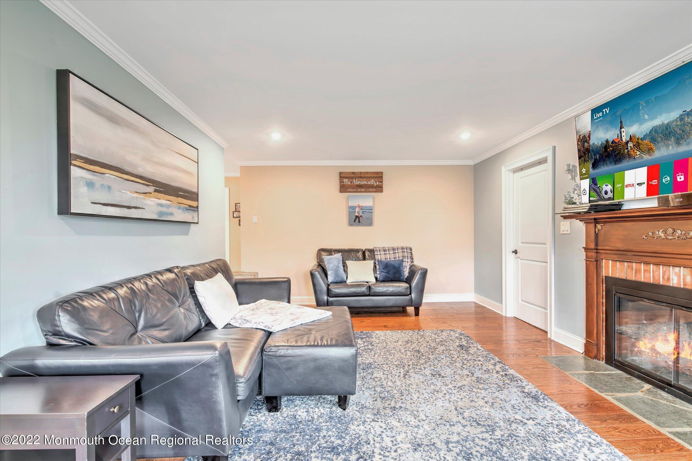52 Cannon Road Freehold, NJ 07728 - Photo 8 of 46 09-LIVING ROOM