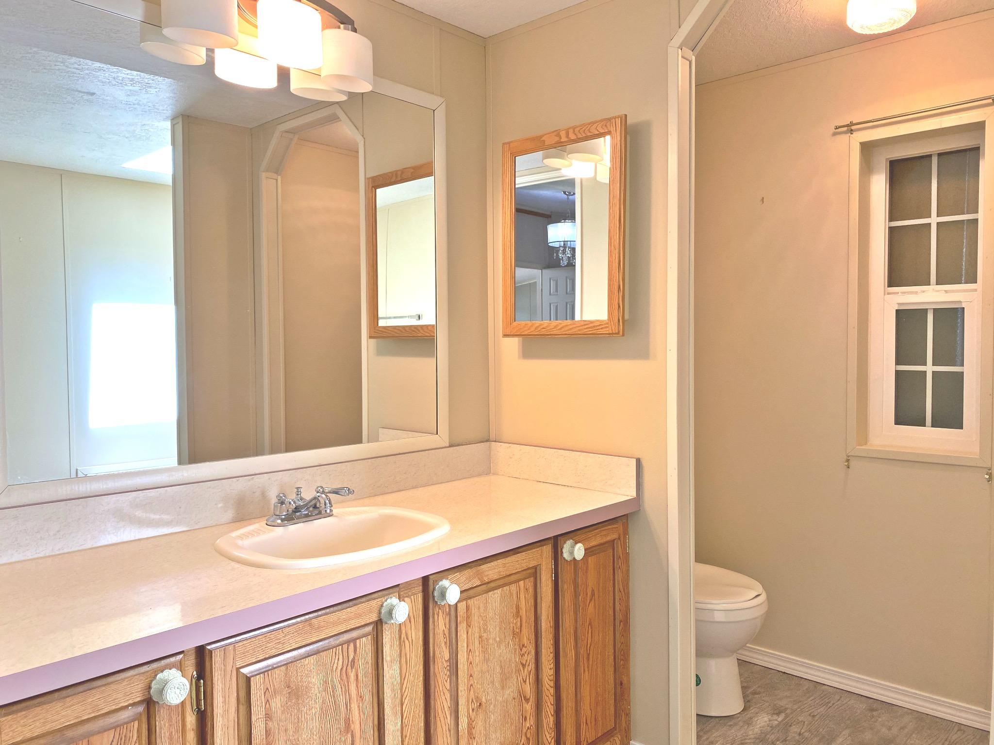 52055 Read Loop La Pine, OR 97739 - Photo 16 of 36 Master Bathroom