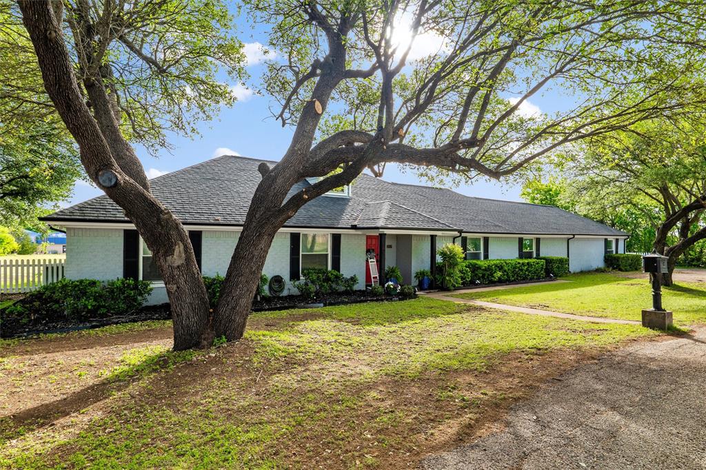 1017 South Nolan River Road Cleburne, TX 76033 - Photo 3 of 40