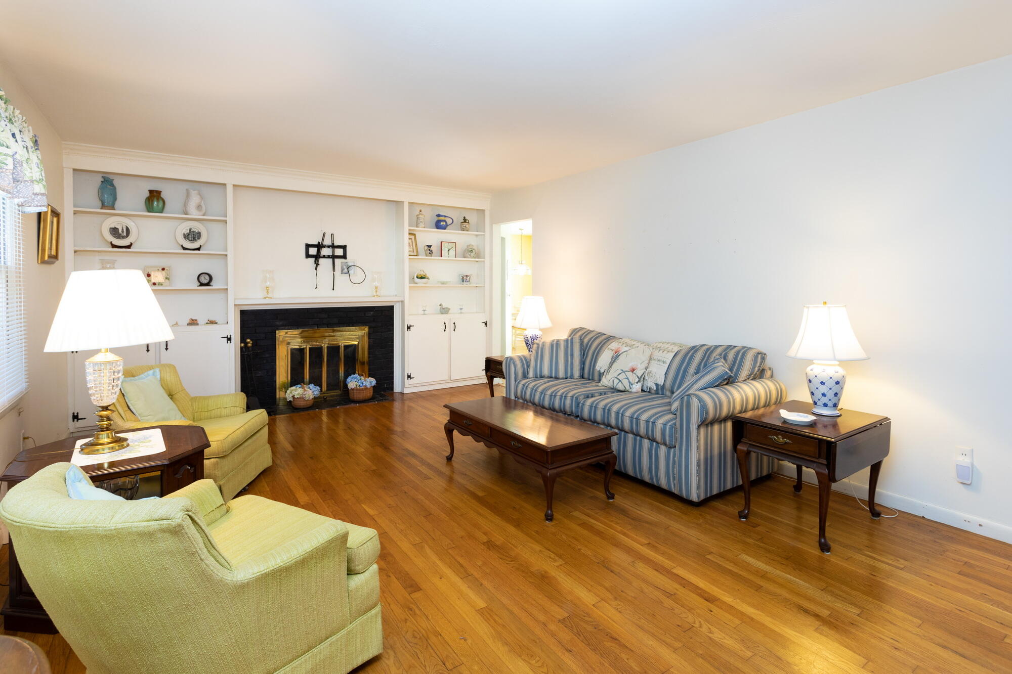 28 Crooked Pond Road Hyannis, MA 02601 - Photo 8 of 28 08