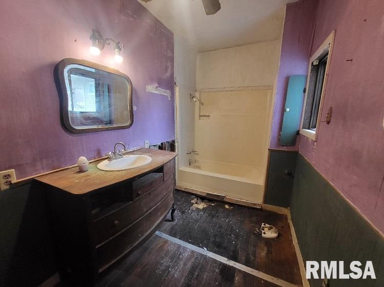 523 Church Street Cameron, IL 61423 - Photo 2 of 12