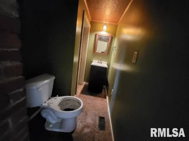 $17,900 | 523 Church Street, Cameron, IL 61423