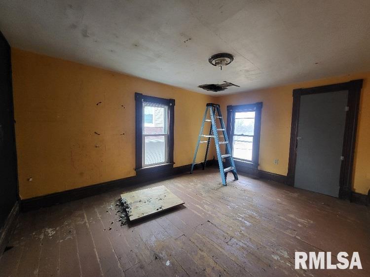 523 Church Street Cameron, IL 61423 - Photo 4 of 12