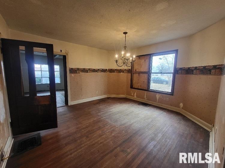 523 Church Street Cameron, IL 61423 - Photo 7 of 12