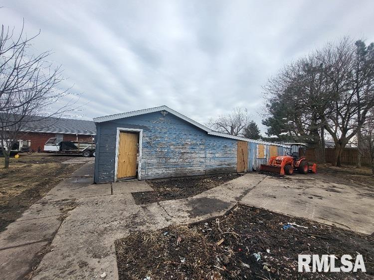 523 Church Street Cameron, IL 61423 - Photo 8 of 12