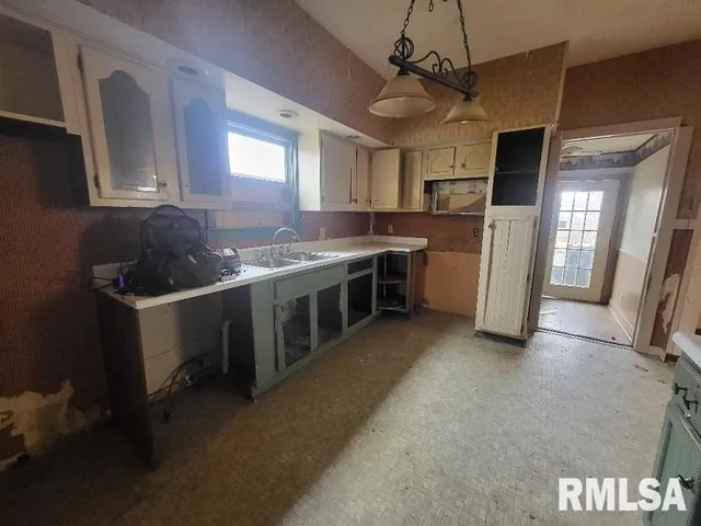 $17,900 | 523 Church Street, Cameron, IL 61423