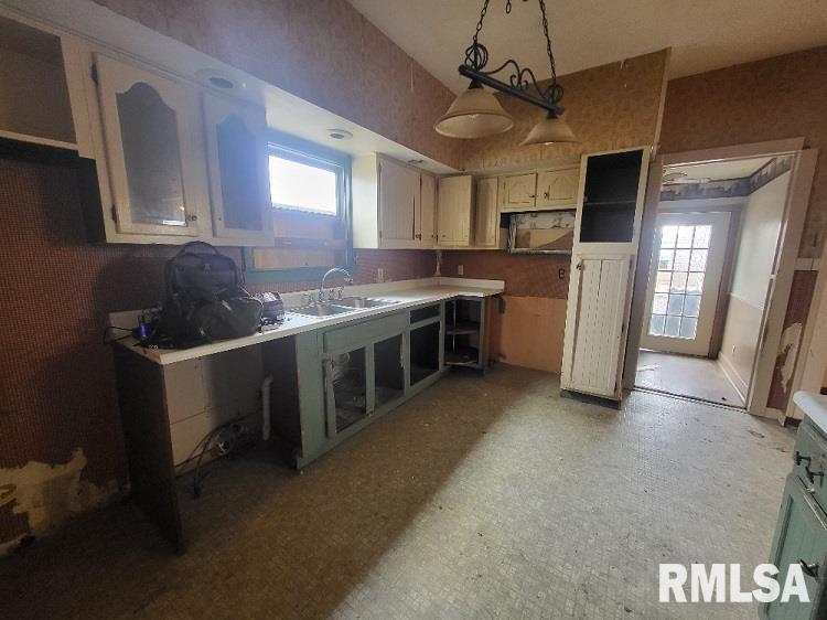 523 Church Street Cameron, IL 61423 - Photo 9 of 12