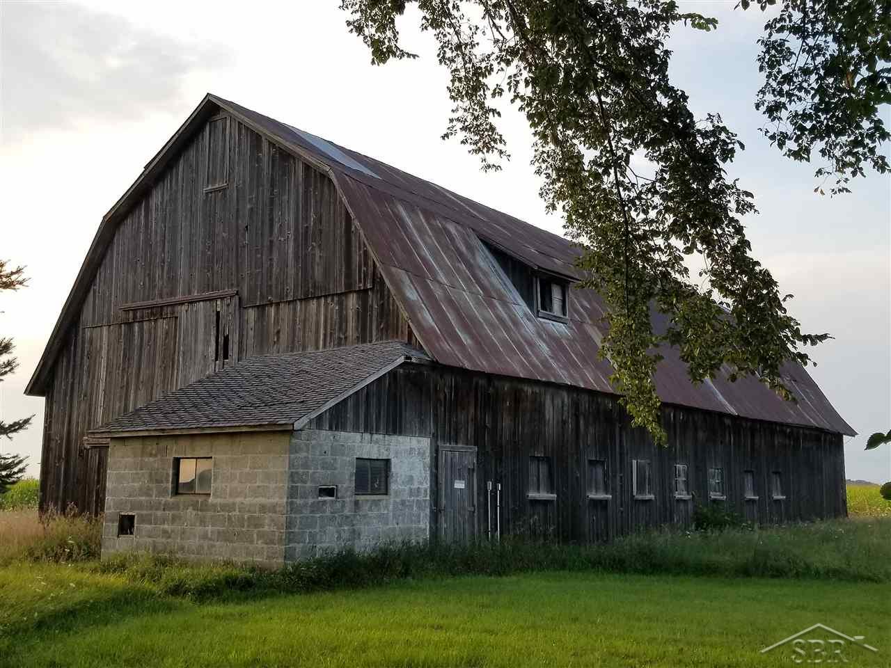 7365 Garfield Road Freeland, MI 48623 - Photo 5 of 29 BARN