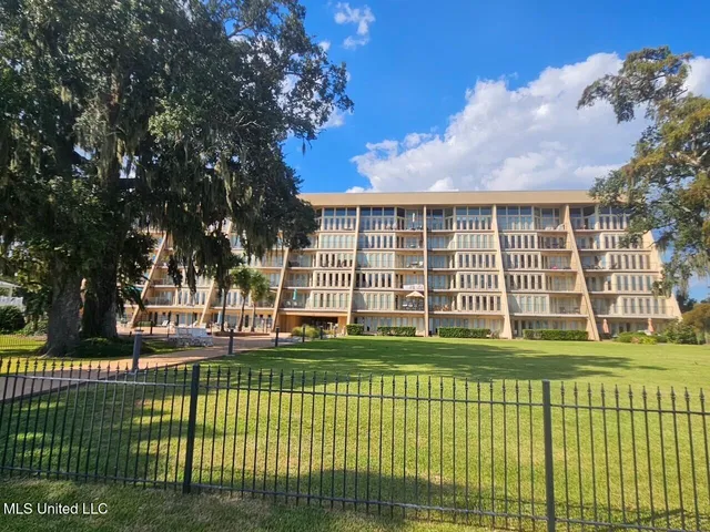 $1,800 | 520 Beach Boulevard, Unit 508, Biloxi, MS 39530