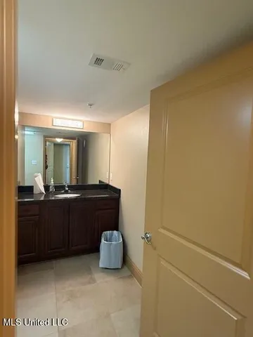 $1,800 | 520 Beach Boulevard, Unit 508, Biloxi, MS 39530