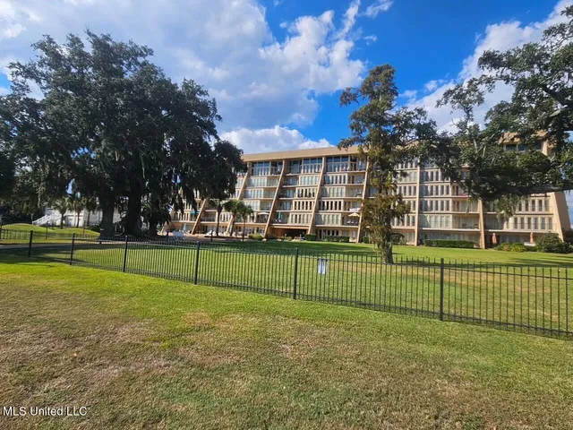 $1,800 | 520 Beach Boulevard, Unit 508, Biloxi, MS 39530