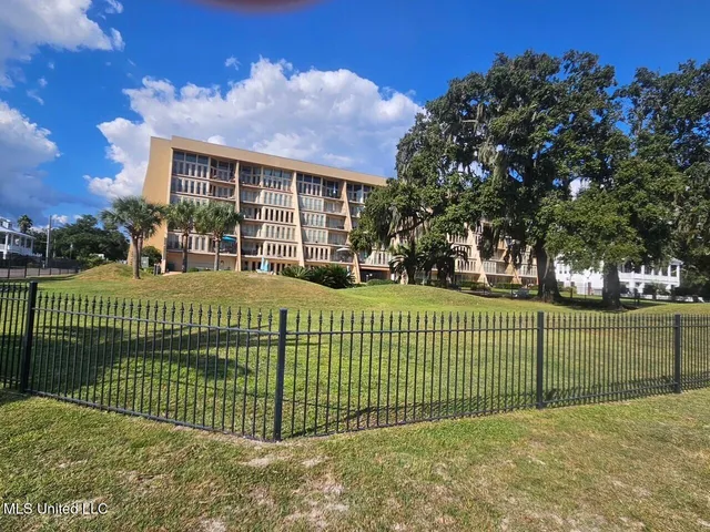 $1,800 | 520 Beach Boulevard, Unit 508, Biloxi, MS 39530