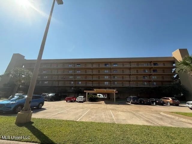 $1,800 | 520 Beach Boulevard, Unit 508, Biloxi, MS 39530