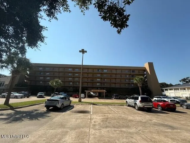 $1,800 | 520 Beach Boulevard, Unit 508, Biloxi, MS 39530