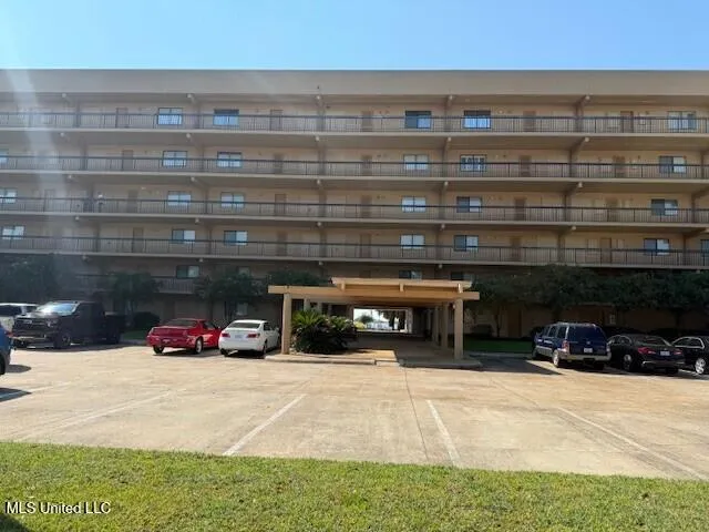 $1,800 | 520 Beach Boulevard, Unit 508, Biloxi, MS 39530