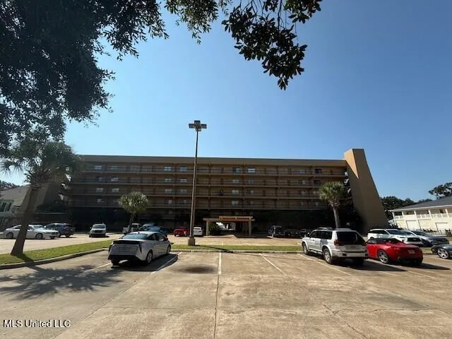 $1,800 | 520 Beach Boulevard, Unit 508, Biloxi, MS 39530