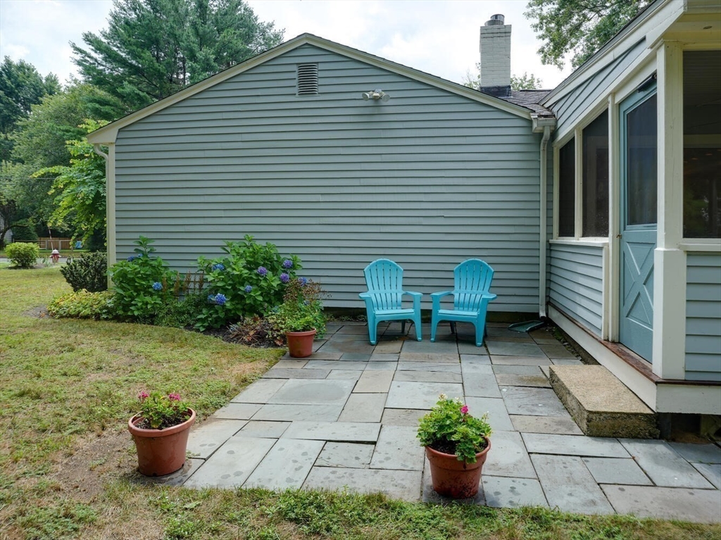 77 Colonial Road Medfield, MA 02052 - Photo 3 of 38 Gallery Image 3
