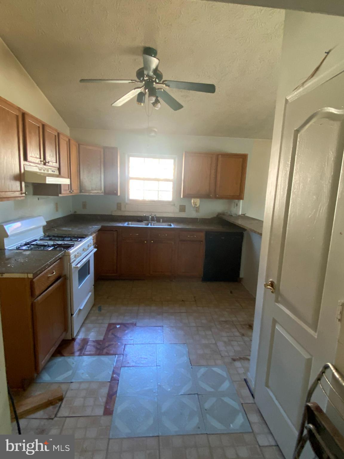 5427 Sheriff Road Fairmount Heights, MD 20743 - Photo 3 of 12