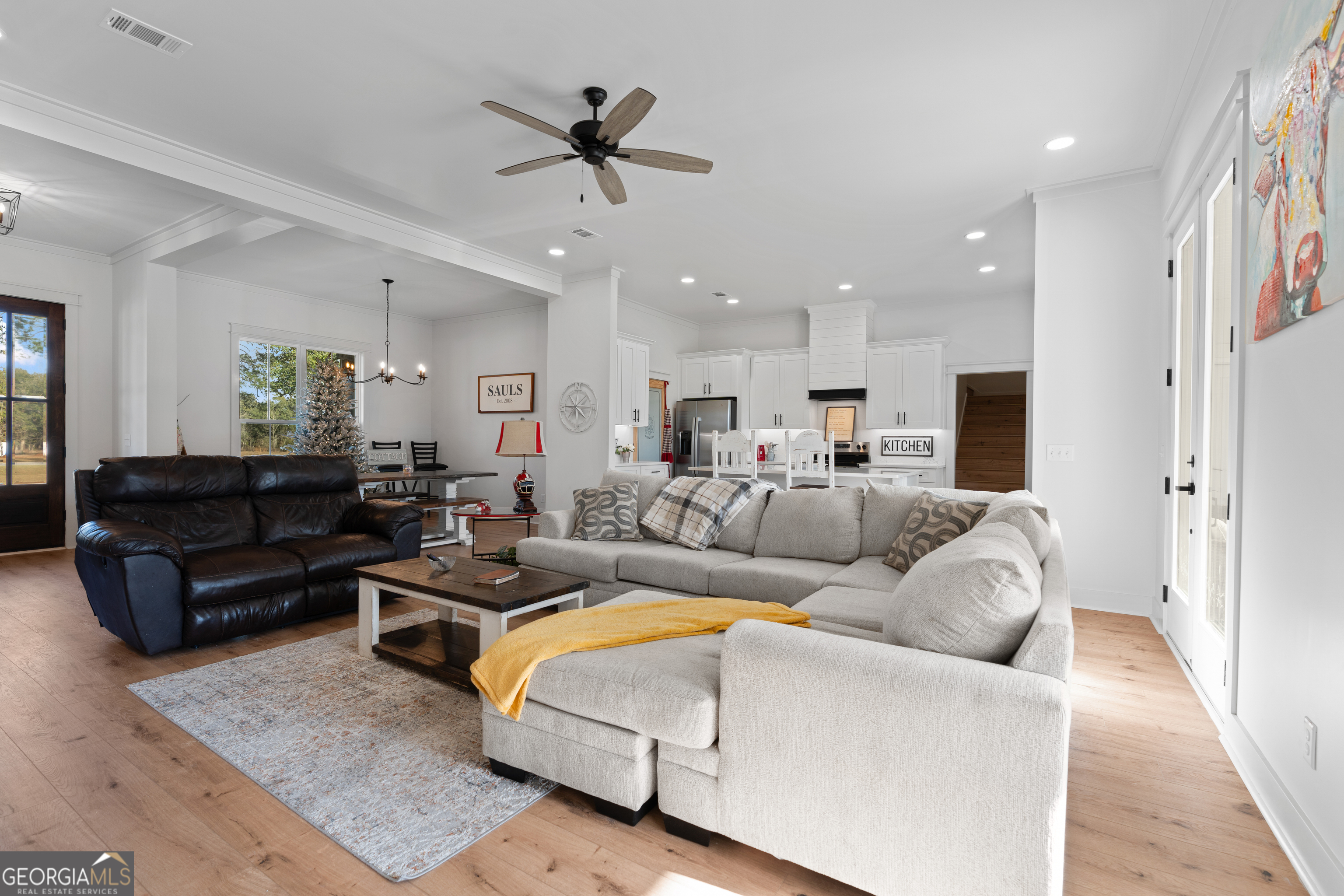 4005 Golfview Drive Blackshear, GA 31516 - Photo 11 of 40 a living room with furniture and a view of kitchen