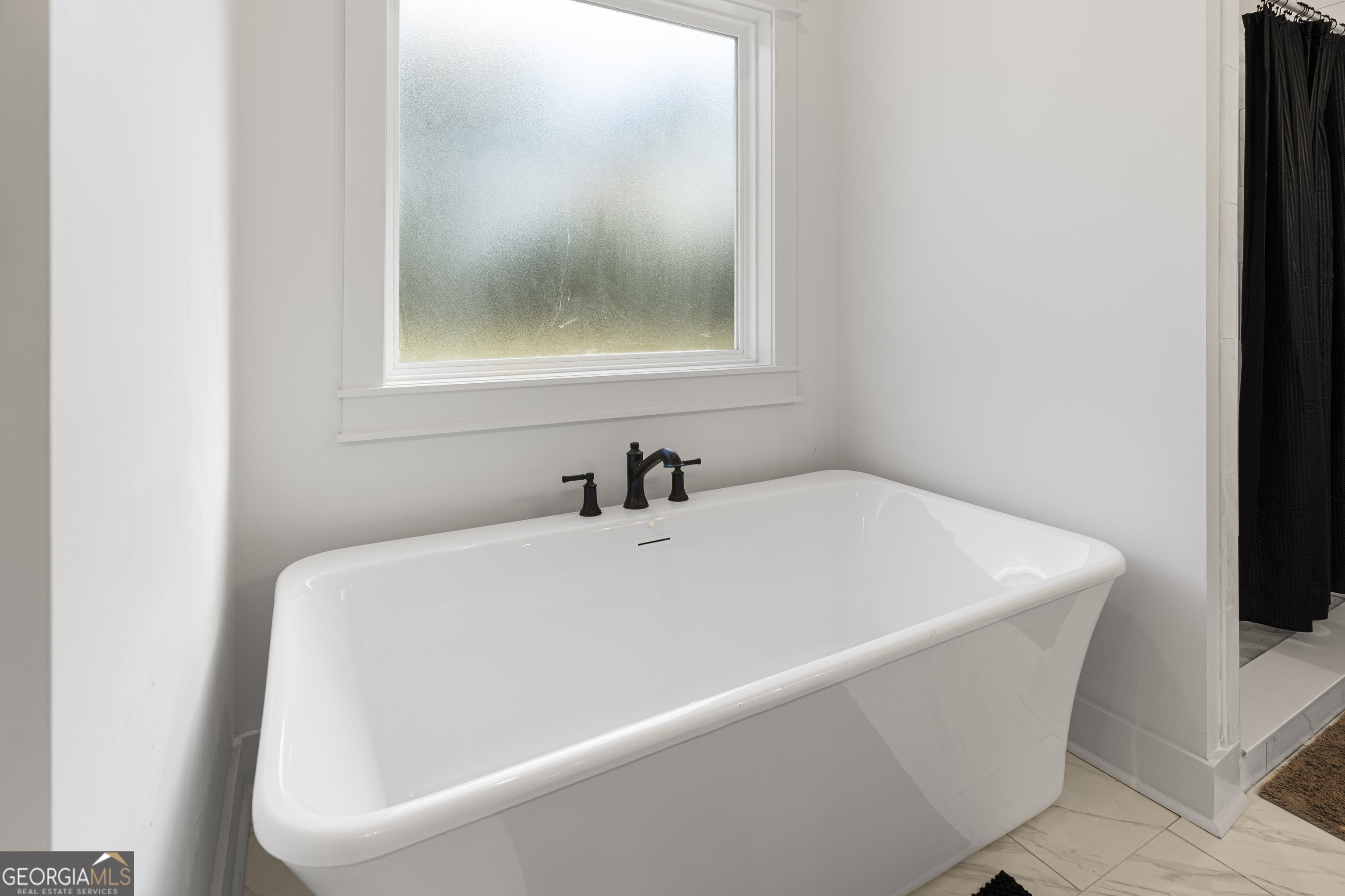 4005 Golfview Drive Blackshear, GA 31516 - Photo 19 of 40 a white tub sitting in a bathroom