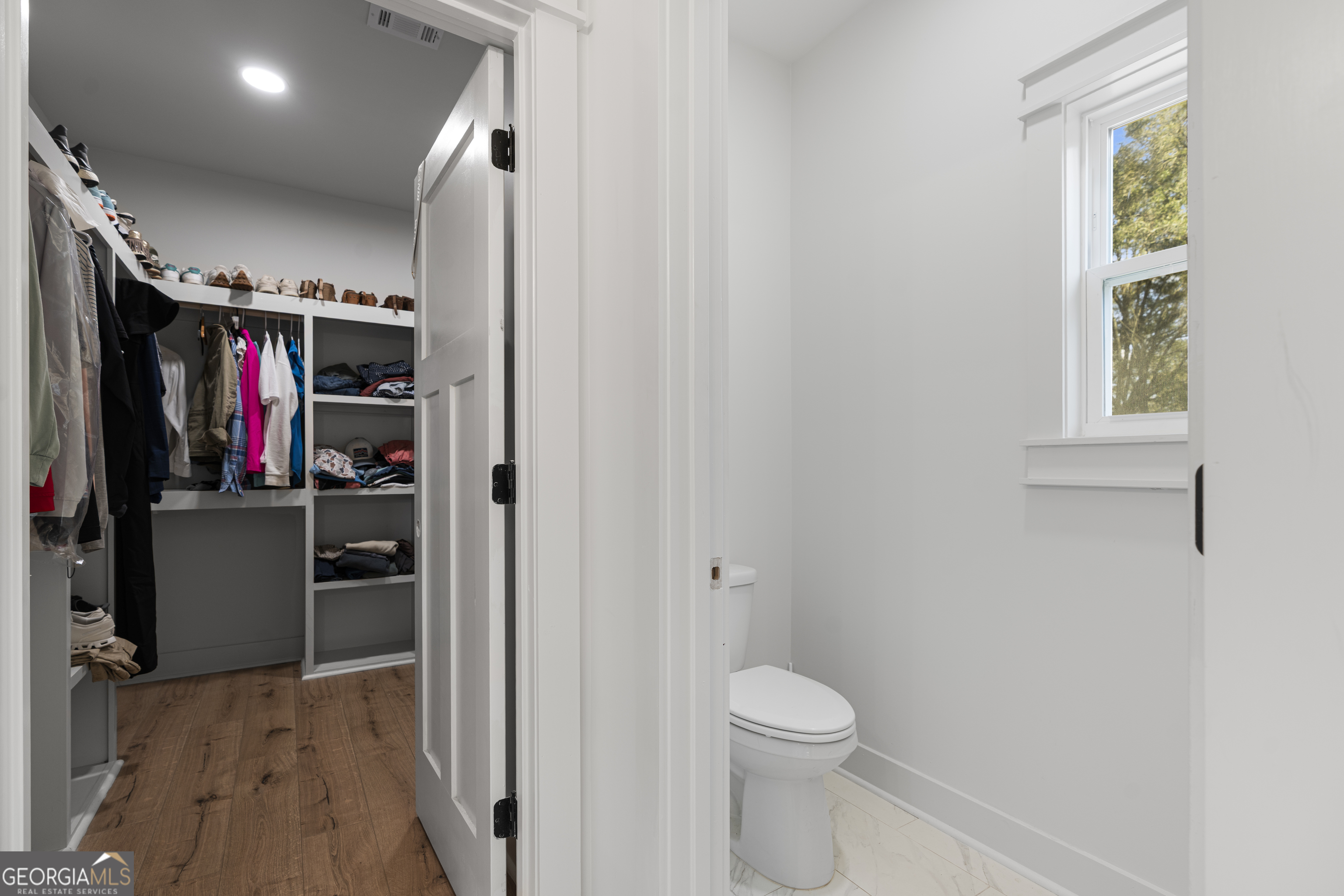 4005 Golfview Drive Blackshear, GA 31516 - Photo 22 of 40 a view of a bathroom with a toilet and a shower