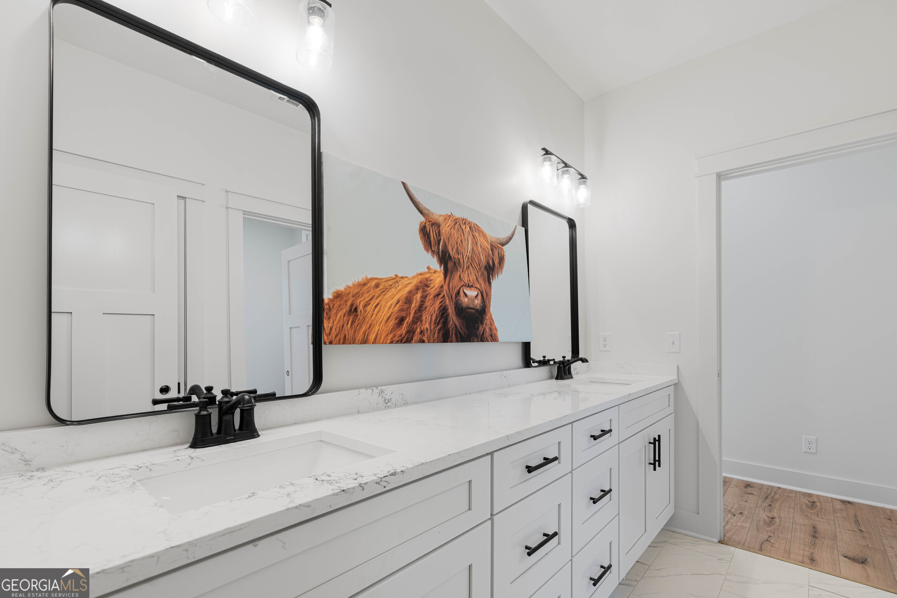 4005 Golfview Drive Blackshear, GA 31516 - Photo 25 of 40 a bathroom with a sink and mirror