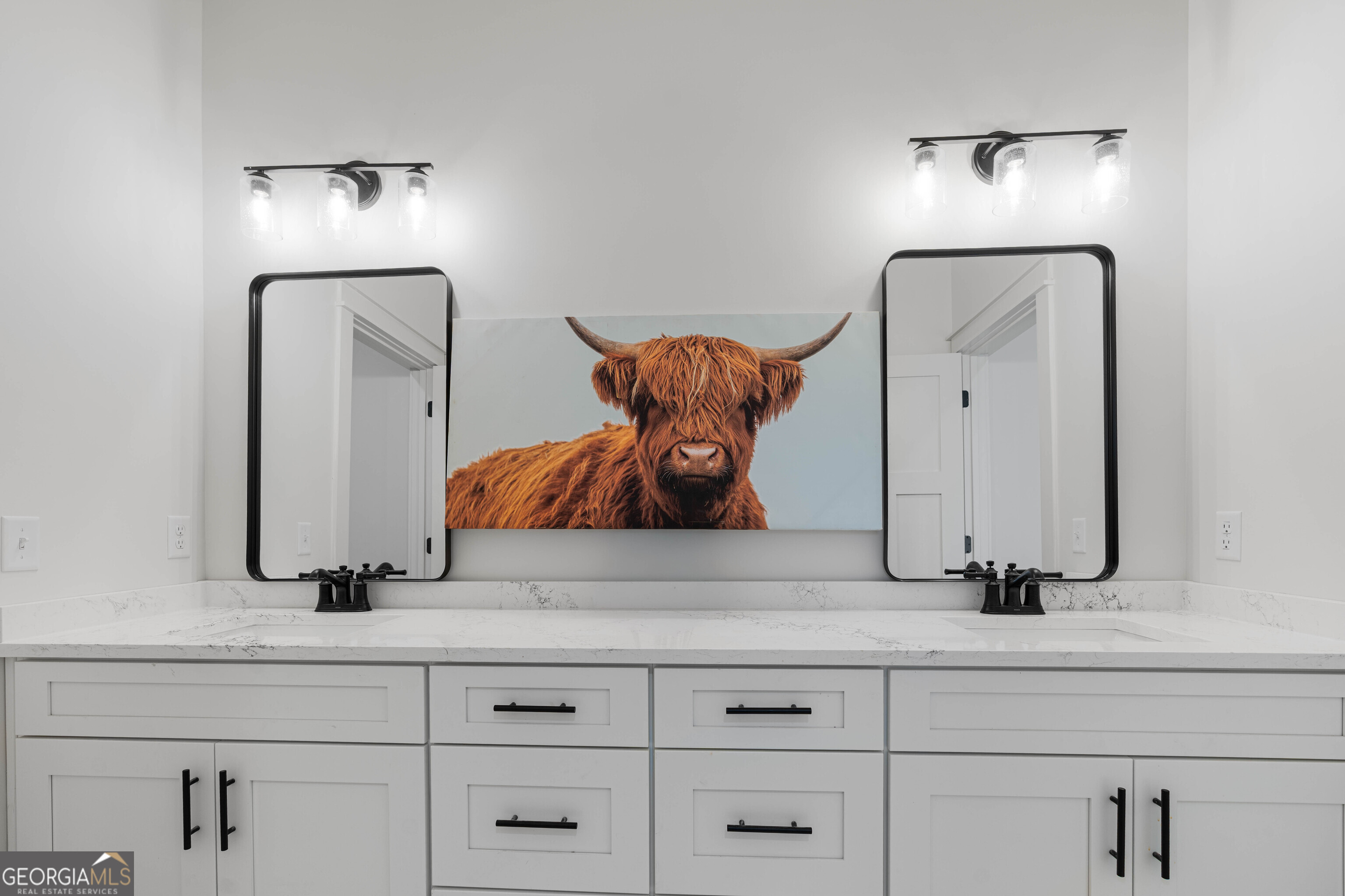 4005 Golfview Drive Blackshear, GA 31516 - Photo 27 of 40 a bathroom with mirror and vanity