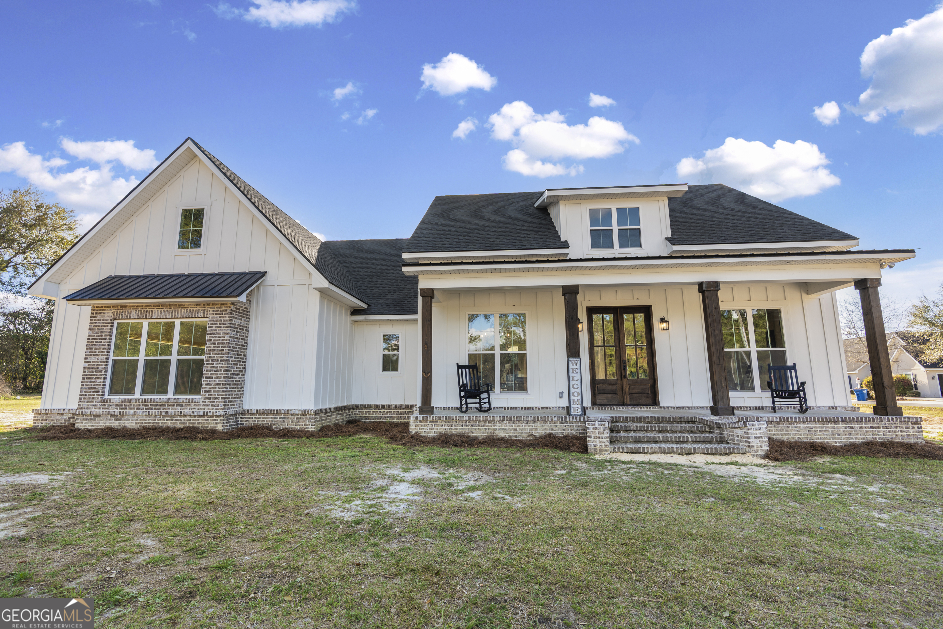 4005 Golfview Drive Blackshear, GA 31516 - Photo 40 of 40 a front view of a house with a yard