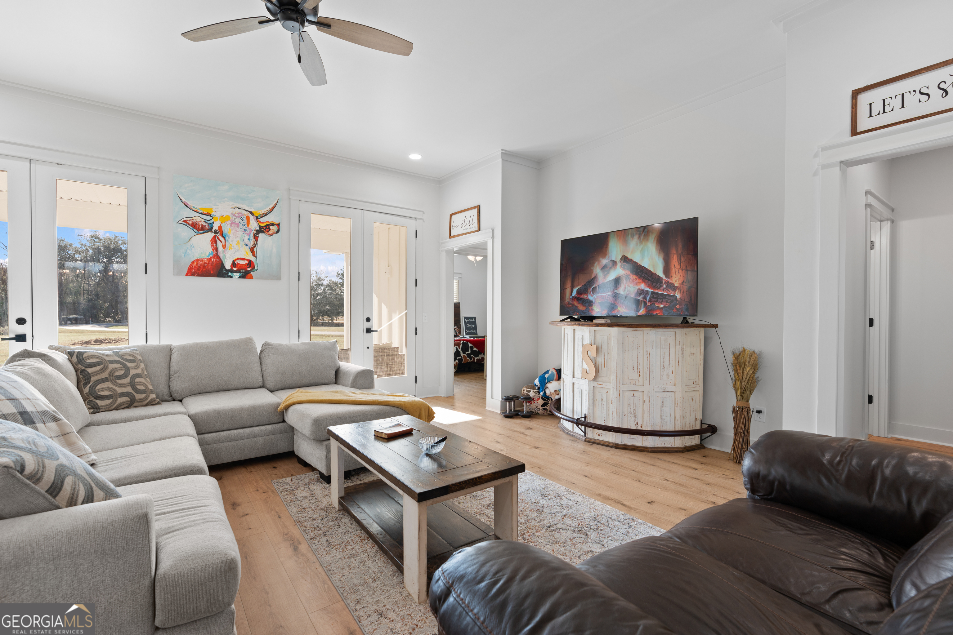 4005 Golfview Drive Blackshear, GA 31516 - Photo 10 of 40 a living room with furniture and a flat screen tv
