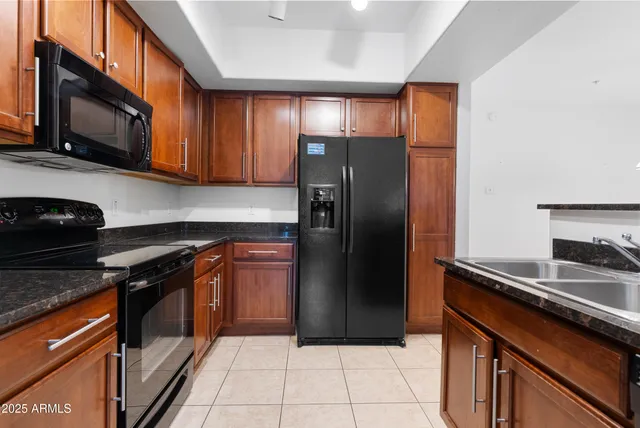 a close view of sink and tap