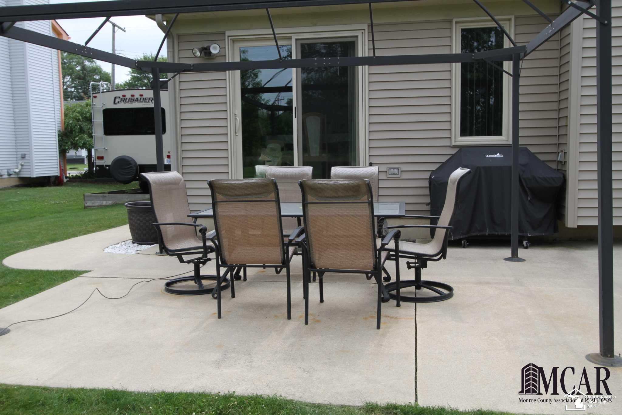 1651 Spaulding Road Monroe, MI 48162 - Photo 4 of 29 21466453-3.JPG