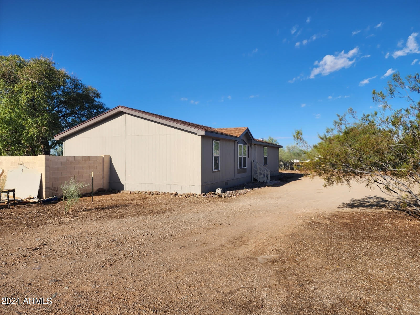 2309 East Maddock Road Phoenix, AZ 85086 - Photo 3 of 17 Side view