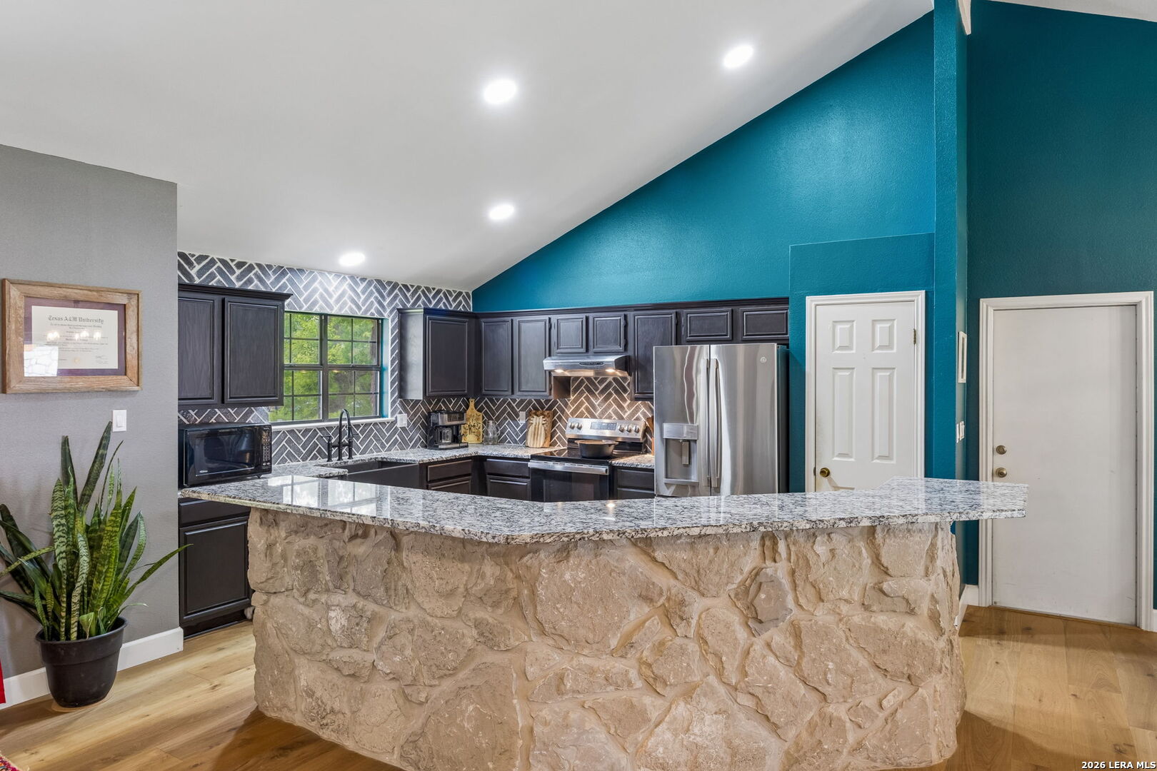 213 Ranger Drive Boerne, TX 78006 - Photo 10 of 37