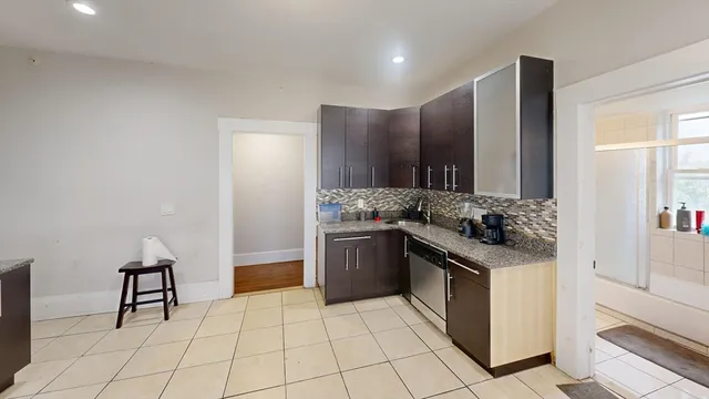 $3,975 | 3147-3149 Washington Street, Unit 3, Boston, MA 02130