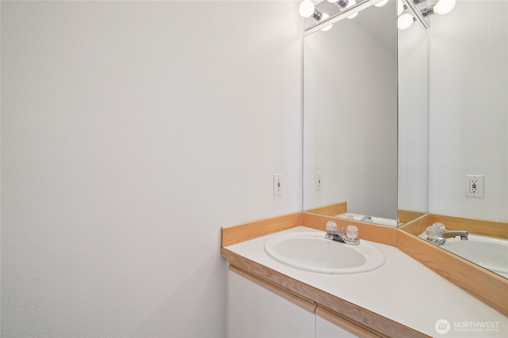 23628 55th Place South, Unit 153 Kent, WA 98032 - Photo 12 of 28 a bathroom with a sink and a mirror