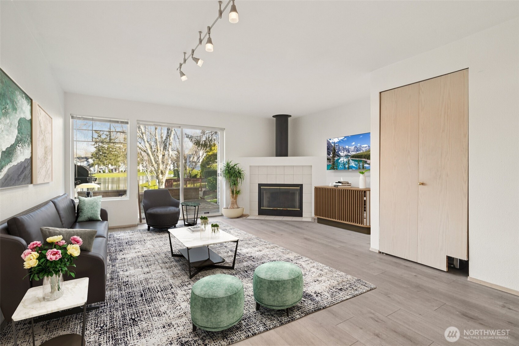 23628 55th Place South, Unit 153 Kent, WA 98032 - Photo 3 of 28 a living room with furniture and a fireplace