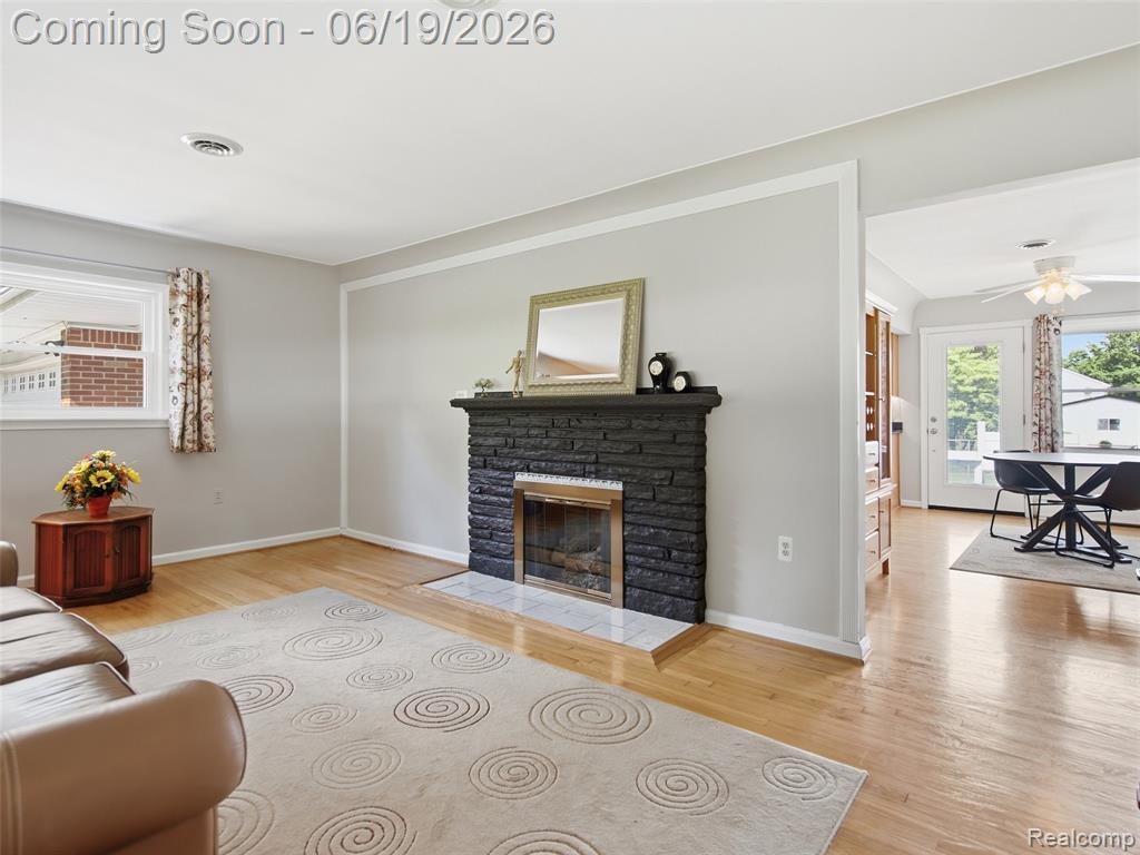 24 Nevada Avenue Rochester Hills, MI 48309 - Photo 10 of 34