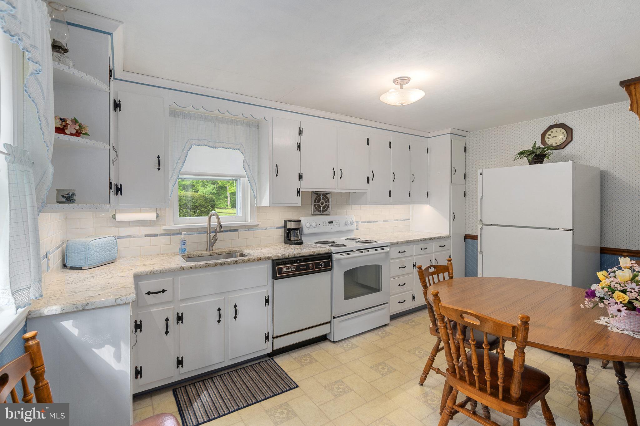 516 Saylors Mill Road Spring City, PA 19475 - Photo 11 of 44 Kitchen