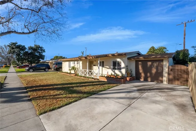 $895,000 | 6953 East Espanita Street, Long Beach, CA 90815