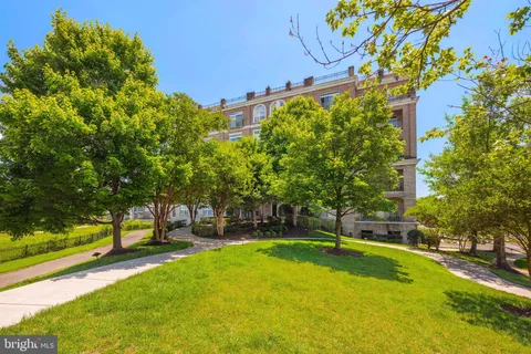 $400,000 | 810 Belmont Bay Drive, Unit 201, Woodbridge, VA 22191