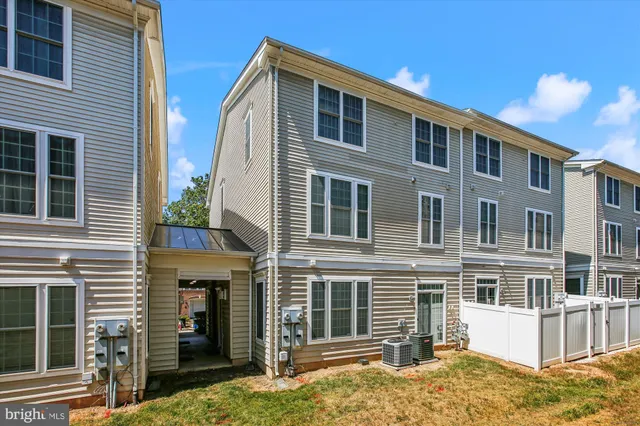 $3,300 | 7141 Huntley Creek Place, Unit 58, Alexandria, VA 22306
