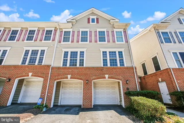 $3,300 | 7141 Huntley Creek Place, Unit 58, Alexandria, VA 22306