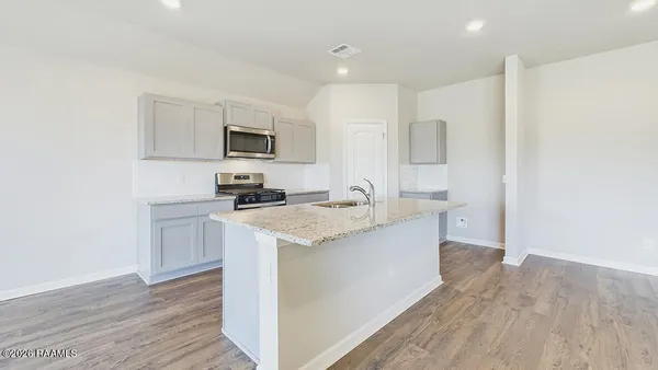 $231,000 | 160 Cottage Cove Drive, Maurice, LA 70555