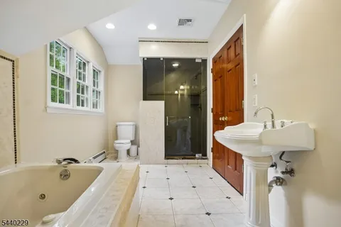 $945,000 | 63 Edgewood Drive, Florham Park, NJ 07932