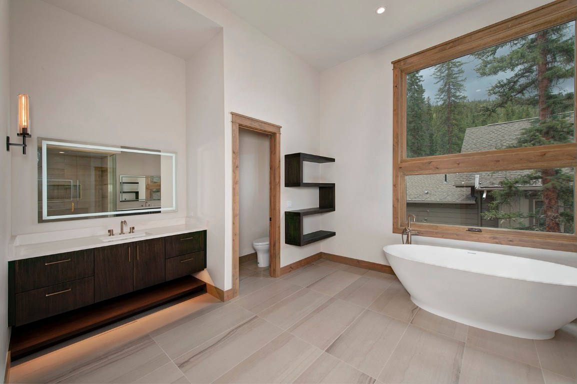 25 Tip Top Trail Keystone, CO 80435 - Photo 21 of 39 a view of a bathtub in a room